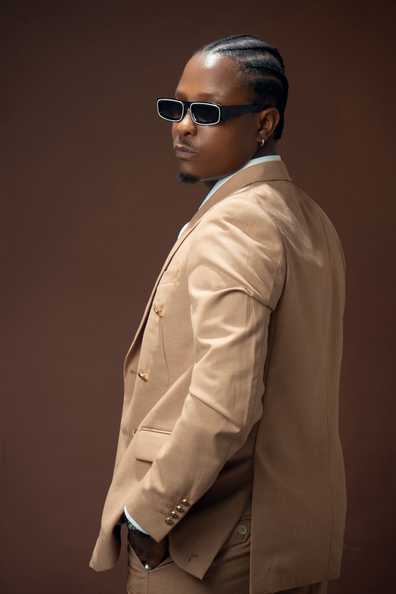 kelvynboymusic_'s tweet photo. HALLELUJAH (Visualizer) track 12 off 2nd Step (Album) out at 4pm today 📌

I Dey give thanks Alhamdulillah 🙏🏾 https://t.co/Dmk5Asvo2o
