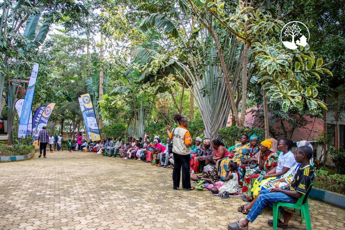 w_i_llo's tweet photo. Documented a powerful day in Bamutakudde: 700+ people served, 50+ medical workers, and a village turned into a hospital for a day. Grateful to capture the story. Thank you @SolomonSerwanjj  the teams
@Lung_Institute @naggalamahosp @Rotary_Bukoto @HAPAUG01 @Alahai256 @NewtonAllan6 https://t.co/WhQGj1m2P9