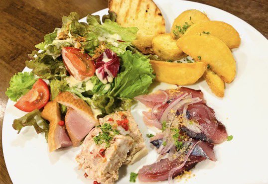 g_suffa's tweet photo. 来月もDAZN放送決定‼️
お昼の時間帯ですが特別営業🍝
10/3で3回目のパブリックビューイングですが、もっと盛り上げていけるようなお店にしていきたく、進化していきます📣
10/3よりPV特別メニュー、応援プレートをご用意‼️お酒にもよく合う盛り合わせでお待ちしております🍺
ご予約0886247877まで☎️ https://t.co/DxtAPQTImN