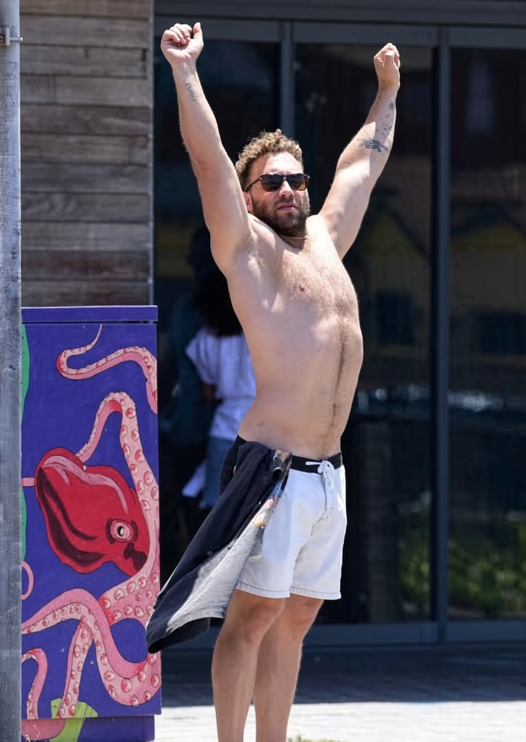 LegendZuko51546's tweet photo. Suicide Squad's Jai Courtney Looks So Hot While Shirtless https://t.co/FVdCjdNIel