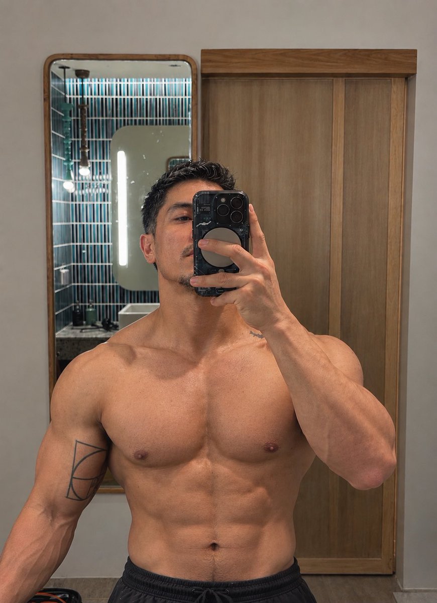 JCjustsaying's tweet photo. Ripped or Bulked at 40? Jeez! It won’t be easy but….game! https://t.co/FyjvLbxuab