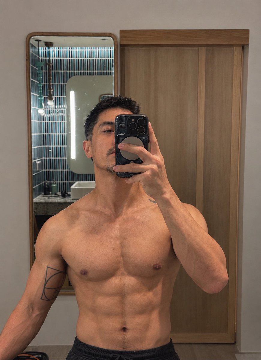 JCjustsaying's tweet photo. Ripped or Bulked at 40? Jeez! It won’t be easy but….game! https://t.co/FyjvLbxuab