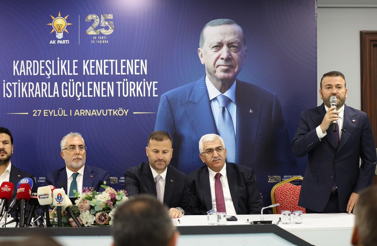 mcandaroglutr's tweet photo. Türkiye Yüzyılı Buluşmaları Programı’nda, Çalışma ve Sosyal Güvenlik Bakanımız Sn. Prof. Dr. Vedat Işıkhan’ın ve kıymetli Vekillerimizin katılımıyla teşkilatımızla bir araya geldik.

Milletimizle güçlü bağlar kuran, sahadan gelen talepleri dinleyen ve çözüm üretmek için gayret gösteren bir anlayışla çalışıyoruz. 

Birlik ve beraberlik içerisinde Arnavutköy’ümüze hizmet etmeye devam edeceğiz. 

Türkiye Yüzyılı Buluşmaları İstanbul