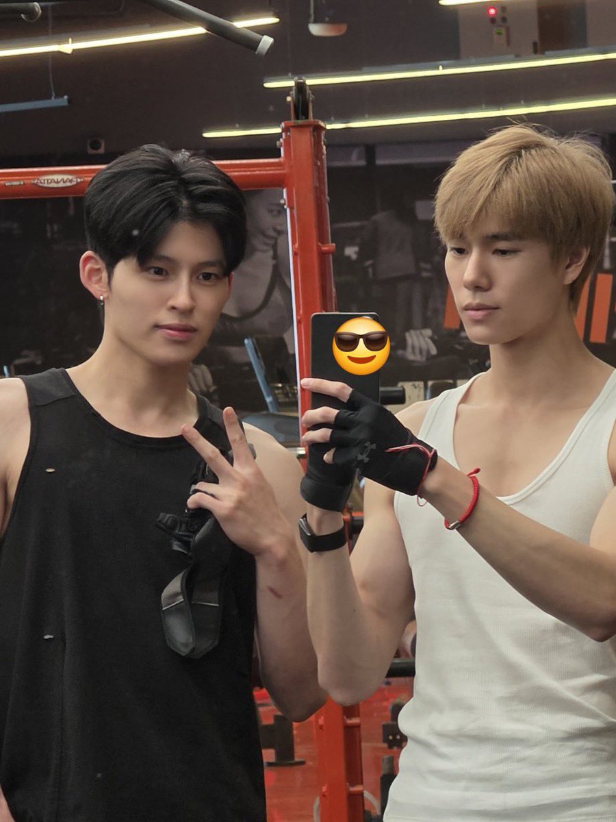 ilupond's tweet photo. Gemini knows it all 🤭🤭 

“Or maybe they go dating right now, they go gym dating”  

#ปอนด์ภูวินทร์ https://t.co/8HGdJD0hvX