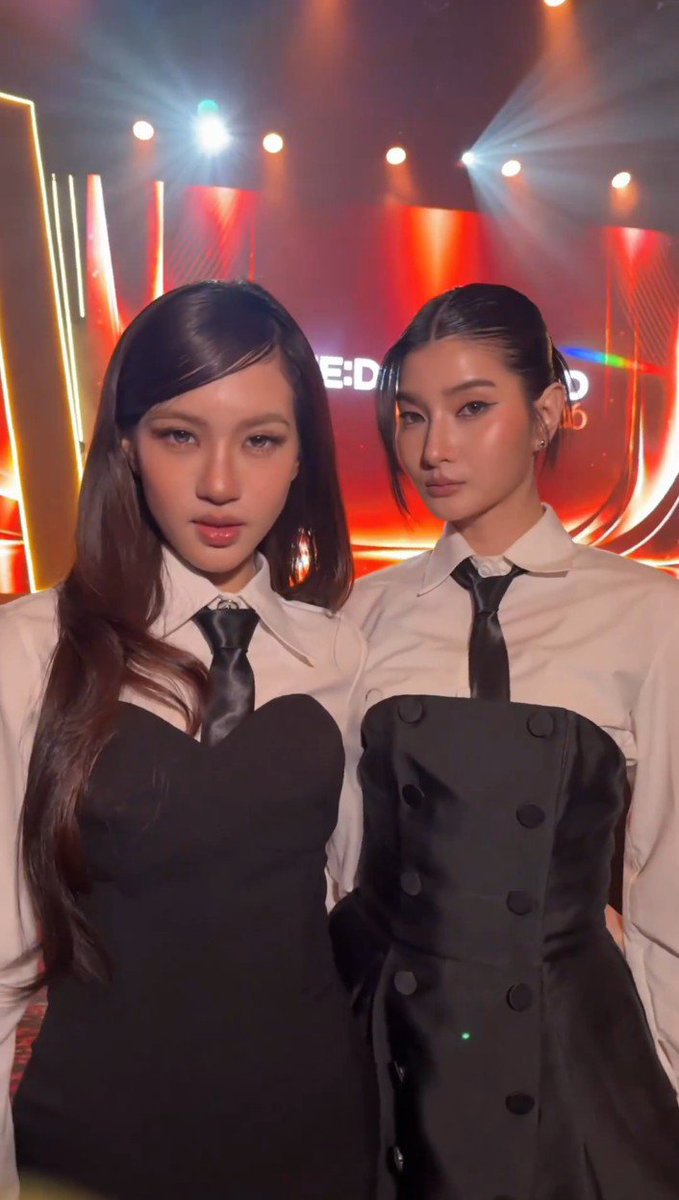 blejiediary's tweet photo. Black and white looks so hot on them

BLEJIE AT FEED KHAOSOD AW26
#FEEDxKHAOSODxBleJie
#FEEDxKHAOSODAwards2026
#BleJie https://t.co/Kw1ywr9wgz