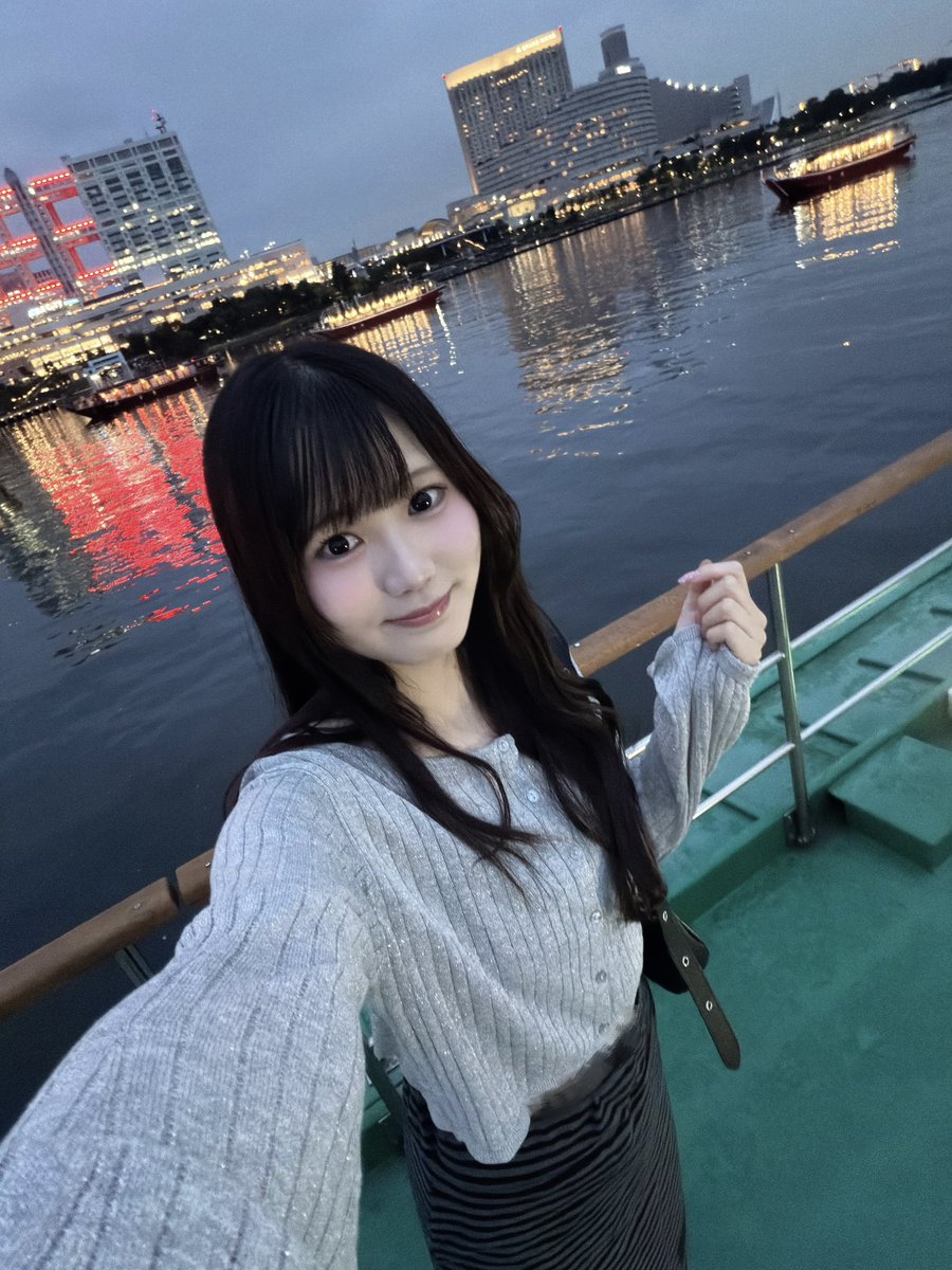Drawry_nanami's tweet photo. 本日は屋形船オフ会ありがとうございました！みんな優しく楽しくお話してくれてありがとう💘素敵な時間だったなぁ~
屋形船からの景色とても綺麗だったね✨️🌃初めてこういうの乗ってアゲだった✌🏻

ワンマンまで１ヶ月を切りましたが、沢山盛り上げていきたいです！よろしくね🤝🏻 https://t.co/ANu1PdyH0H