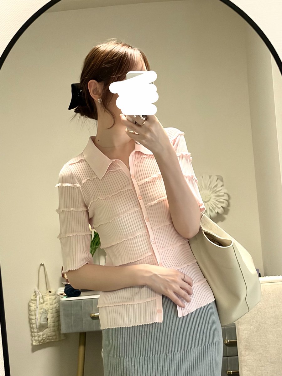 Ebiiino1's tweet photo. リアルに痩せた？って聞かれた
Aiméineの半袖カーディガン🫣🪽

とにかく着痩せする美シルエット🫶🏻
春？のコレクションだったのかな？再販時にGET✨ピンクは挑戦だったけどたくさん褒められて大正解でした~🥹 https://t.co/Cxrwjrc2or