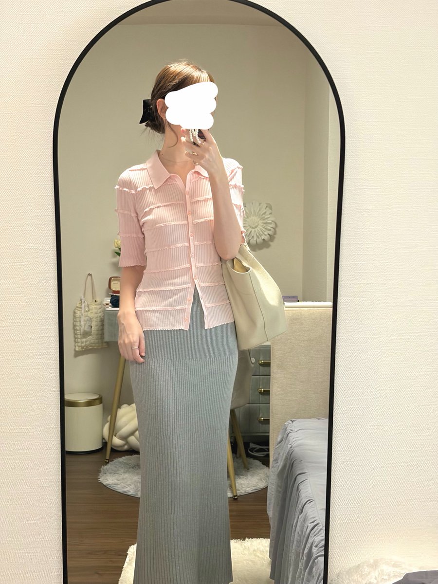 Ebiiino1's tweet photo. リアルに痩せた？って聞かれた
Aiméineの半袖カーディガン🫣🪽

とにかく着痩せする美シルエット🫶🏻
春？のコレクションだったのかな？再販時にGET✨ピンクは挑戦だったけどたくさん褒められて大正解でした~🥹 https://t.co/Cxrwjrc2or