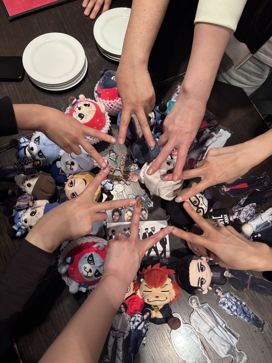 sb_901__'s tweet photo. MATE会に参加させていただきました✨
皆さん初めましてで、緊張し過ぎてしまいすみません💦
とても楽しかったです🧡🩷💙💜❤️💛💚
皆さんの推しぬい大集合で可愛いが渋滞😻

次回が楽しみです😊
楽しい時間を本当にありがとうございました✨✨ https://t.co/AW1kgvmqHt