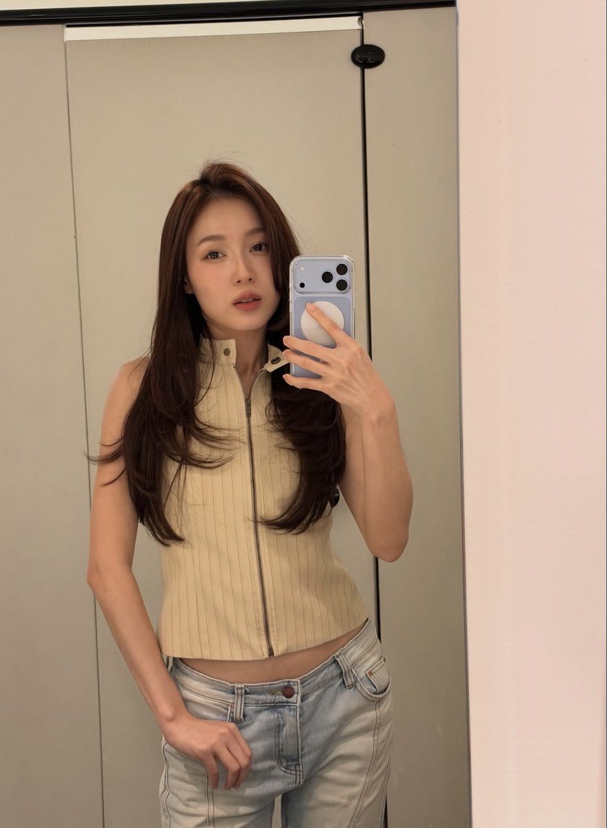 wheeinmybrain's tweet photo. she knew she got everyone simping for her livehouse look so she posted more https://t.co/6MA8h7ZBJJ