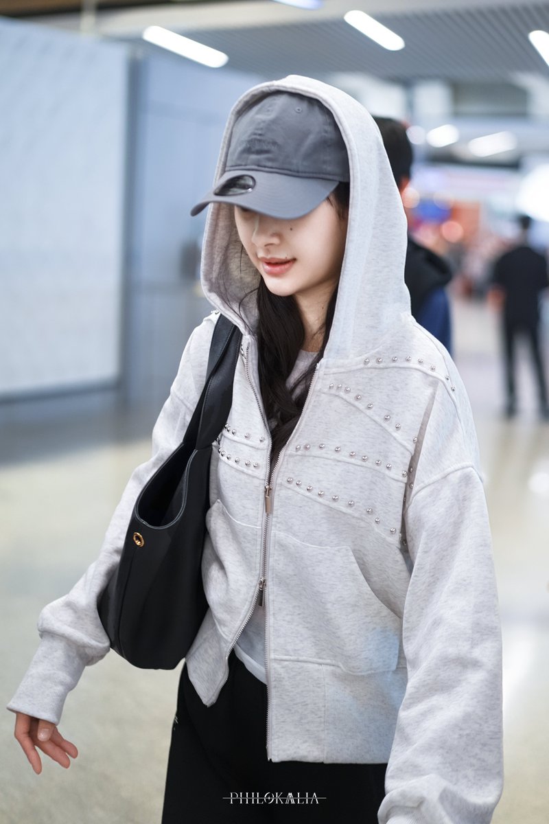 Philokalia011's tweet photo. 260927｜CDG Arrival
Pansa in Paris again! 🇫🇷✨ Rest up and enjoy the show!

PFWSS27 CALLING MILK PANSA
#YSLxMilkPansa https://t.co/hv2q0cPvlg