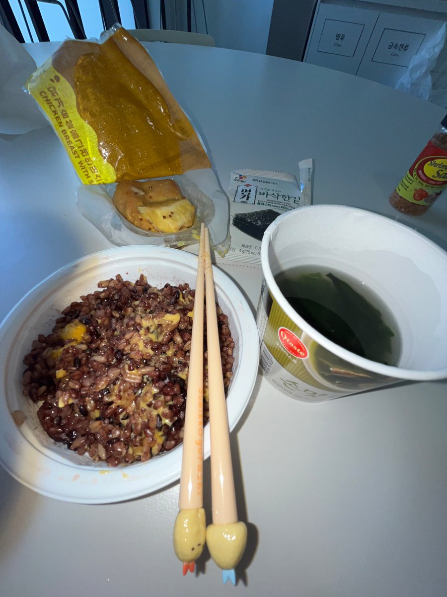 innnieats's tweet photo. 9/27 맘마
점심 닭밥국김
간식 킨더 해피히포, 구운병아리콩,☕️
저녁 단쉐, 방토, 통밀토스트 https://t.co/khKm5243Wb