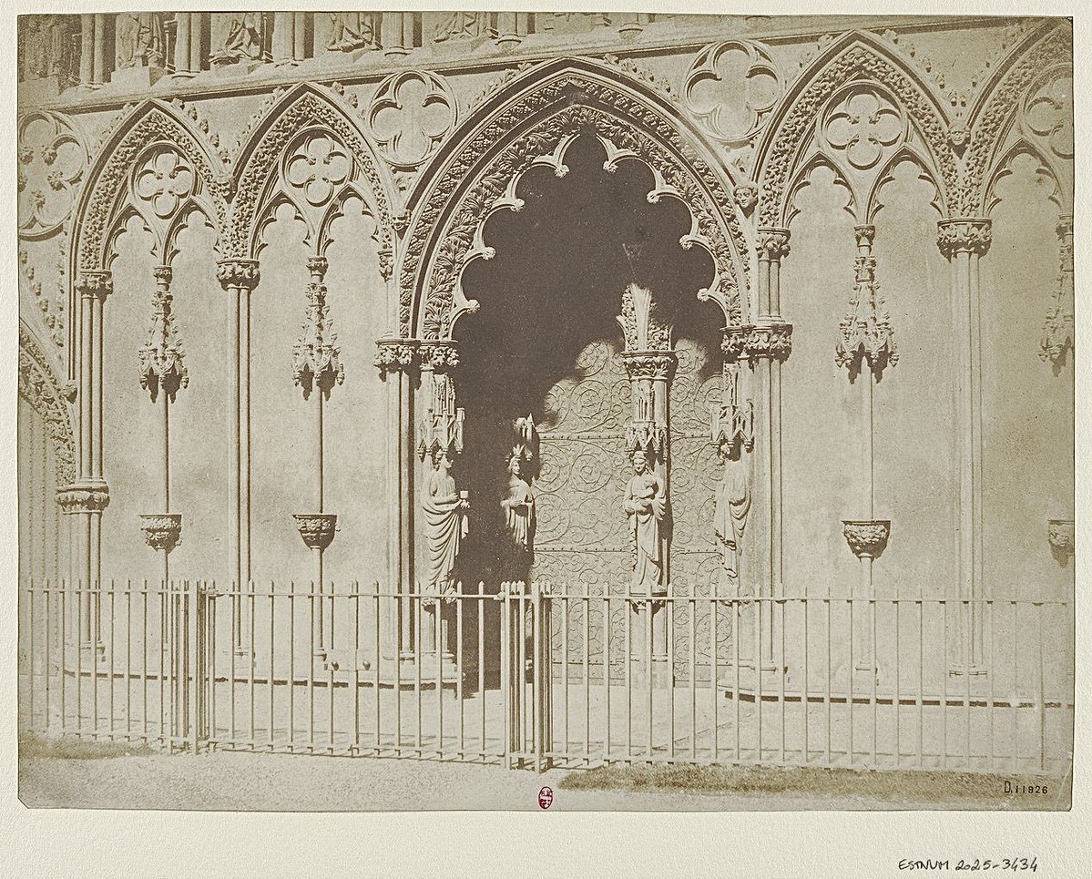 PhotoVoyages's tweet photo. Lichfield, England — 1850. 🇬🇧

Lichfield Cathedral, captured by Victor Stribeck at the dawn of photography.
A glimpse of England, frozen in time.
#Lichfield #OldEngland #EnglishHistory #HistoricalPhotography #PhotographieAncienne https://t.co/n5BNwrJwhE