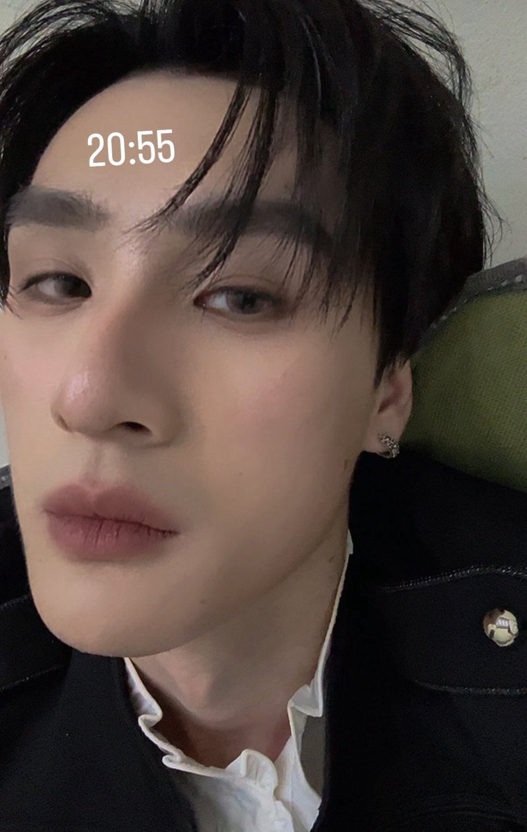mkhaofeirswt's tweet photo. ชุดนี้นี่เองที่น้องธีถ่ายลงวันนั้น ได้ขึ้นเป็นปกด้วย รอดู mv แล้ววว 😭💘🫳🏻 @vitheepanich 

#FriendListFELIZZ
#tee_vtp #ธีรเดช https://t.co/SgW6H3tiwa