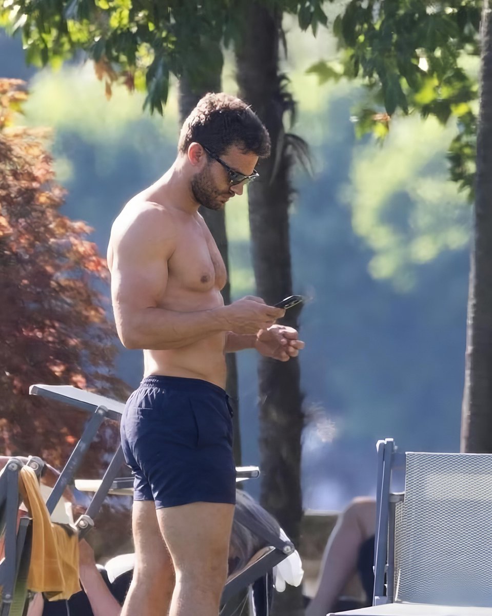 Mossmoviesjo's tweet photo. Theo James relaxing outdoors in casual swimwear... https://t.co/qxVSTmX5xz
