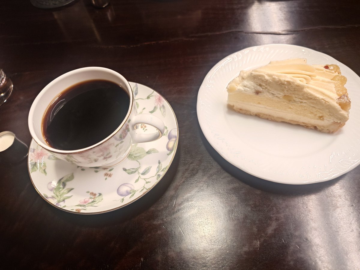 aile_verb's tweet photo. 池袋まで推しの写真を撮りに行ったり、美味しいご飯食べたりのんびりした休日だった✨ https://t.co/zzFxTiuiDX