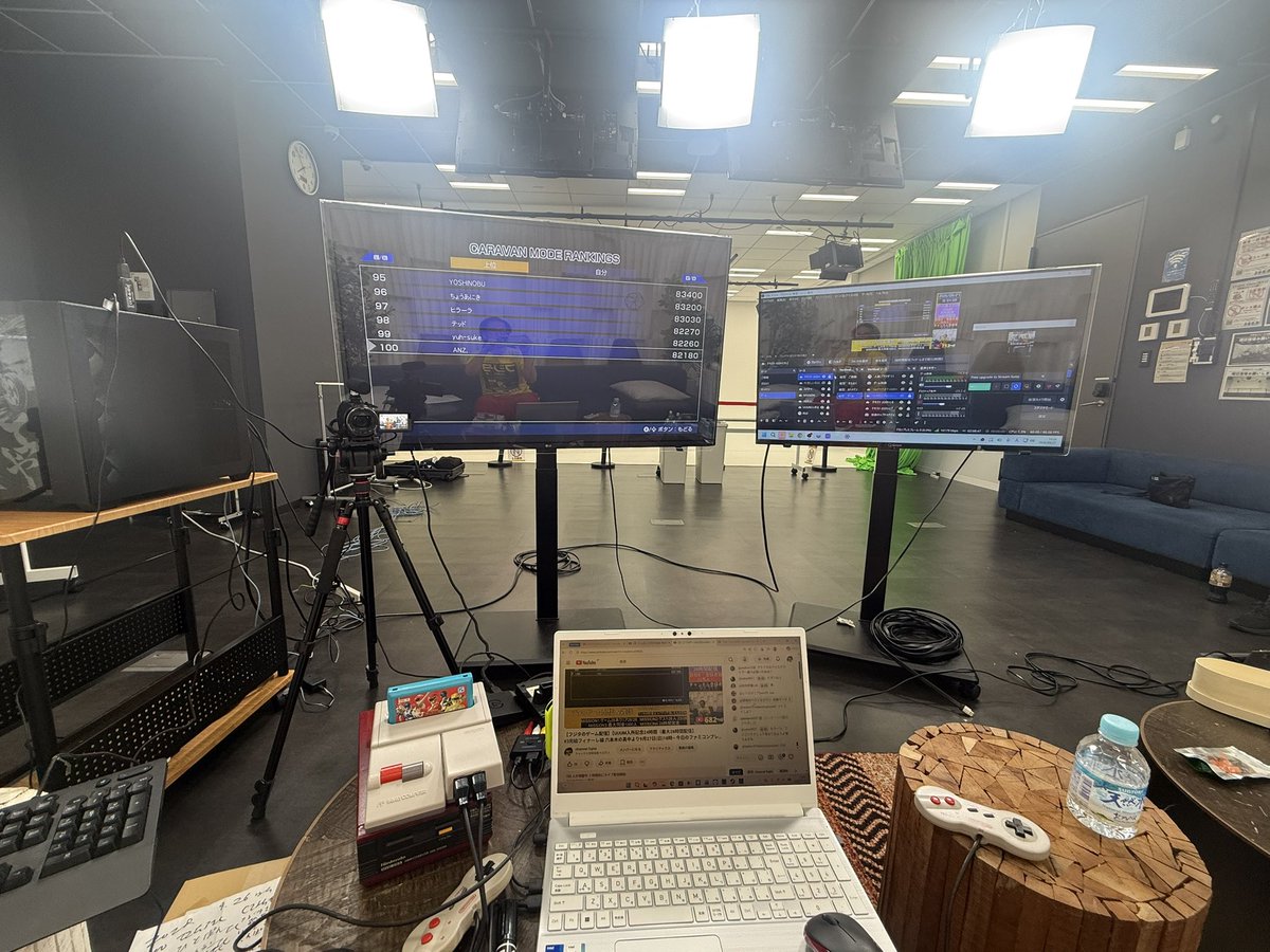 famicom_fujita's tweet photo. 残り1時間！感動のフィナーレ！
【現在登録者9.33万人！】
配信中に10万人を目指します！

9月26日（土）18時〜9月27日（日）22時（最大）
UUUM入所記念24時間配信（最大28時間)！
※六本木の真中UUUMスタジオより

ゲスト28人ミッション！
ゲームクリア28ミッションはクリアできるのか！？
同時接続1000人はいくのか！？
https://t.co/2tvyUr6pNq