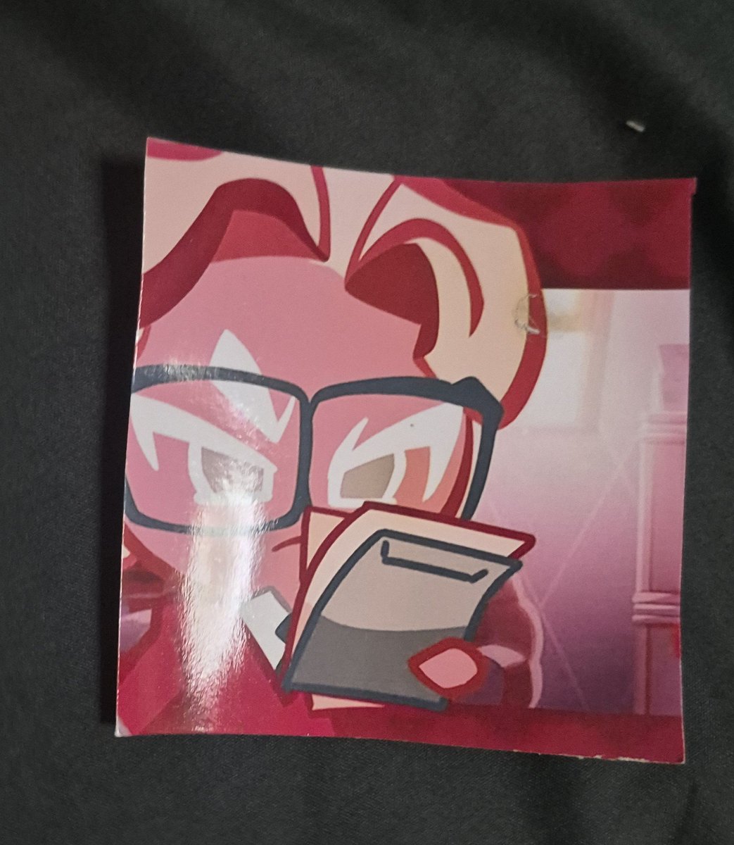 languefort's tweet photo. Sorry I was just looking around my room and I looked at my shrine and noticed some of my languefort Polaroids are turning PINK??? https://t.co/1A6RDSLulJ