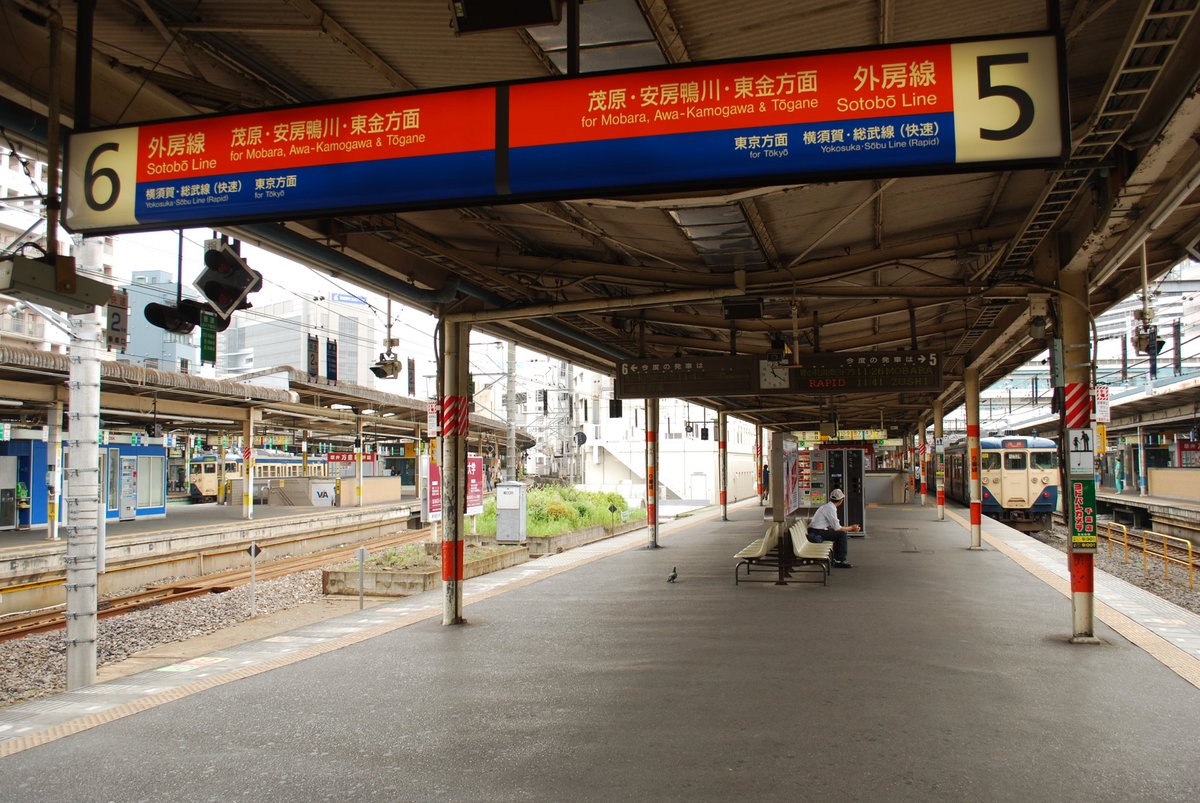 JITENSHAHAKASE's tweet photo. ◆思い出の千葉駅

113系がいる風景です。 https://t.co/hktkB3hixv