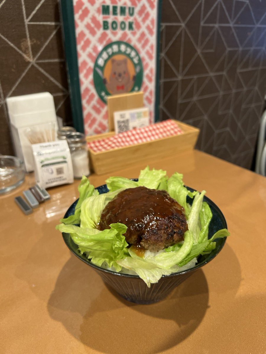 quokkakitchen's tweet photo. いつもありがとうございます🍔

本日も元気に営業中です！

〈営業時間〉
18:00〜5:00(L.O4:30)

皆様のご来店心よりお待ちしております
✨ https://t.co/yctt2hp34Z
