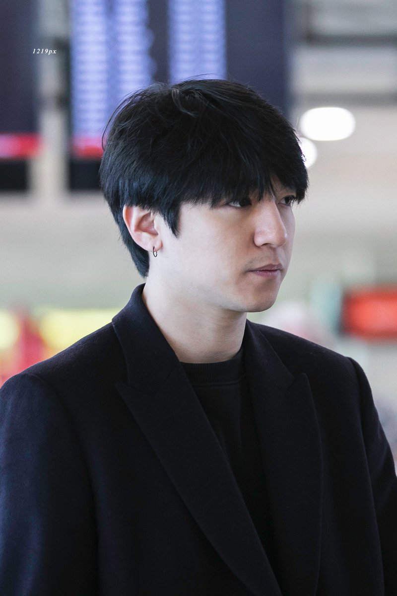notyourwinda's tweet photo. Sungjin kumis tipis + bareface (face card never lie) 🤤🫠 https://t.co/GGsQdok2pB