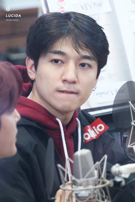 notyourwinda's tweet photo. Sungjin kumis tipis + bareface (face card never lie) 🤤🫠 https://t.co/GGsQdok2pB