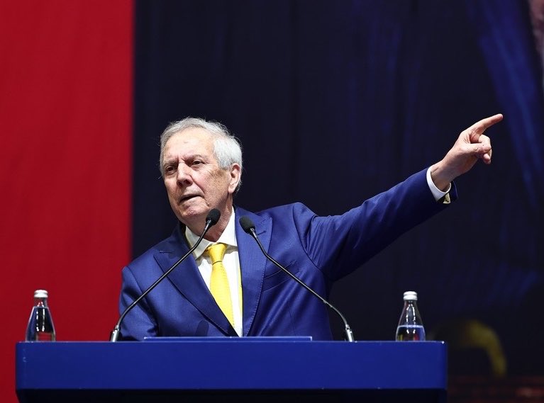 SaracogluSports's tweet photo. 🚨Aziz Yıldırım:

"Tüzüğü değiştireceğim Fenerbahçe'nin mallarını artık kimse satamayacak." https://t.co/mCIPVDnAQD