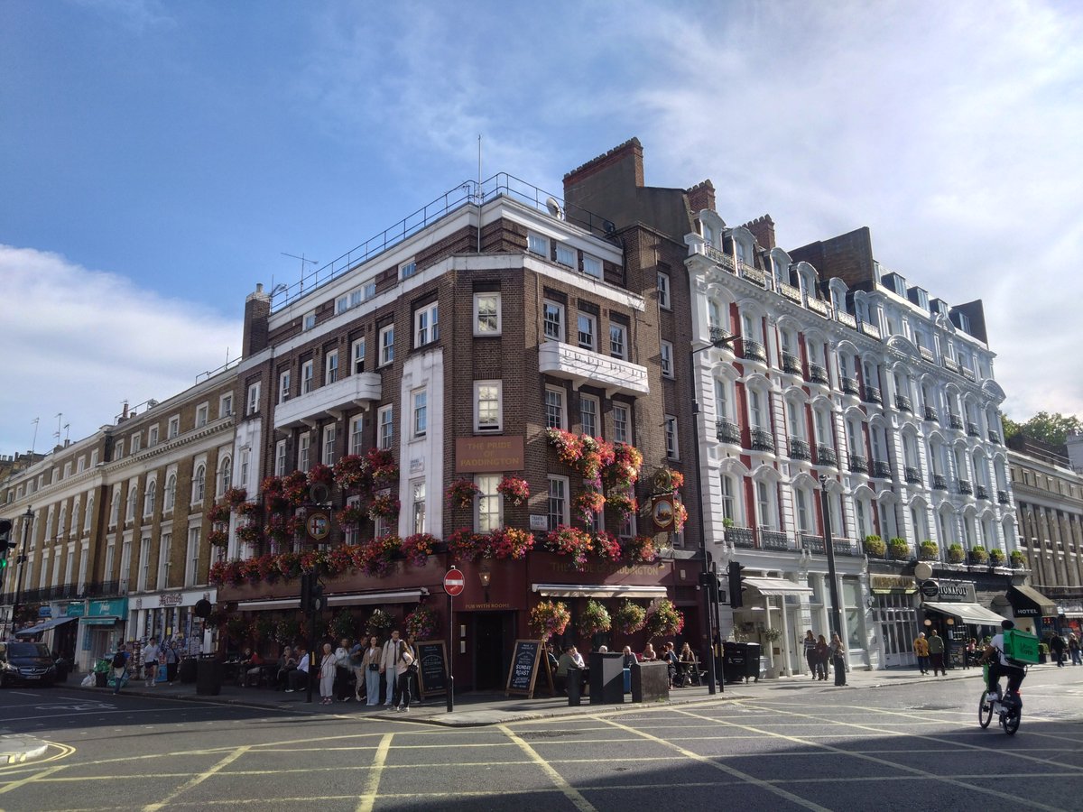 drraigcoen's tweet photo. 今回初ロンドン一人旅、街は異国情緒溢れてるし英語さっぱりでもなんとなかなったし、美術館好きには天国だし、トトロは普通に面白かったし、物価はやべーしお尻は死んだ https://t.co/Ccg6TiHOqA