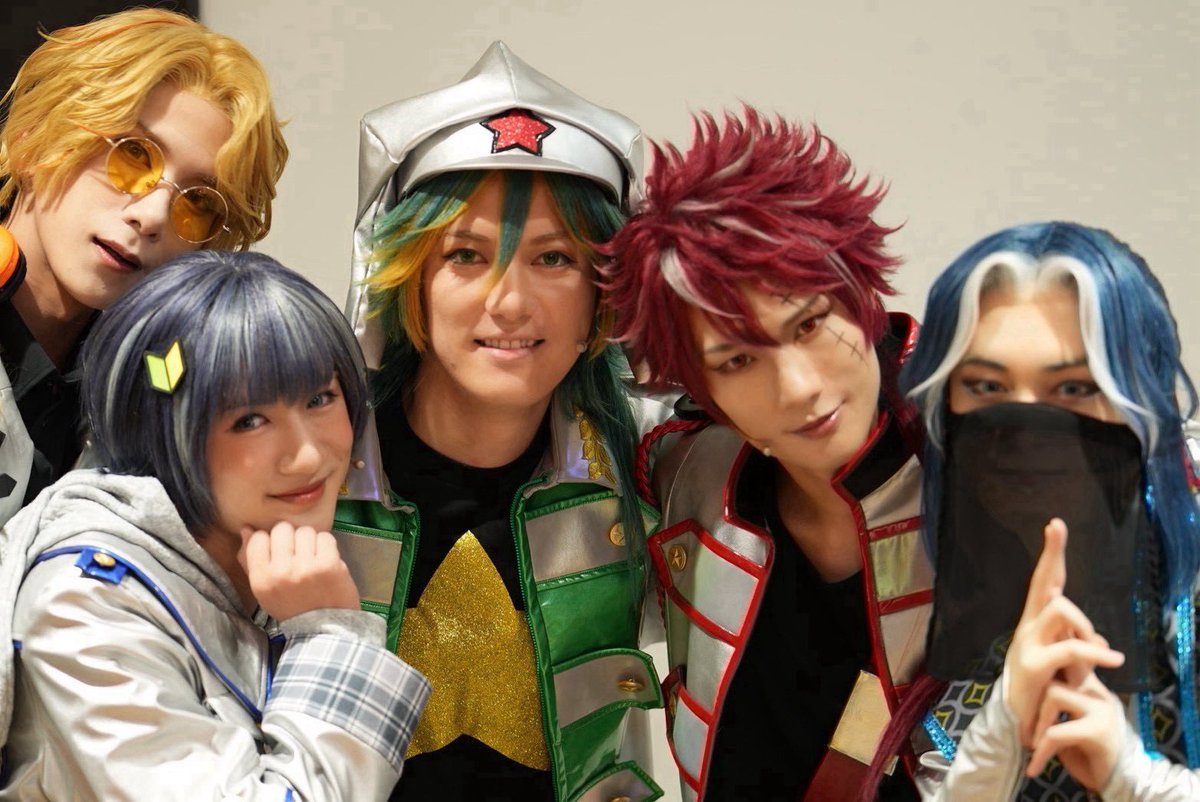 rukia_0513's tweet photo. ペコポン侵略ミュージカル『#ケロロ軍曹』
応援ありがとうございました🌎✨

メタケロロ小隊のメタタママ二等兵として、ケロミュの世界を生きられたこと、
このカンパニーの皆さんとご一緒できたこと、
応援してくださったペコポン人の皆さんと出逢えたこと、

かけがえのない宝物のような時間を過ごせて幸せでした。

またいつか会おう😁‼️

友達🤝✨

#ケロミュ #メタタママ二等兵 🛸🔰