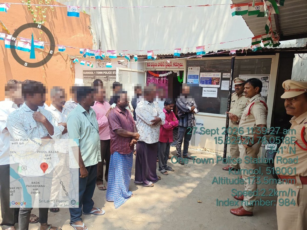 PoliceKurnool's tweet photo. కర్నూలు ఎస్పీ శ్రీ విక్రాంత్ పాటిల్ ఐపియస్ గారి ఆదేశాల మేరకు కర్నూలు పోలీసులు రౌడీ షీటర్ల కు కౌన్సిలింగ్ నిర్వహించారు.
నేర ప్రవృత్తికి స్వస్తి పలకాలని, చట్ట వ్యతిరేక కార్యకలాపాలకు దూరంగా ఉండాలని హెచ్చరించారు.
#APPOLICE100 #AndhraPradeshPolice #PoliceKurnool #APPolice https://t.co/BaRzZGpu49