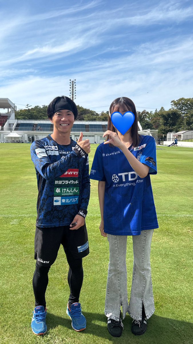shime623_yu's tweet photo. トレーニングマッチに行ってきました！
試合出た選手しかファンサないって書いてたから、吉岡くん無理なんだろうなぁて思ってたのに！！！笑顔で来てくれた！！嬉しい！！！！！🥹🫶💙@eskmy16 
サインと写真ありがとうございました✨ https://t.co/zX7Wo0YHr6