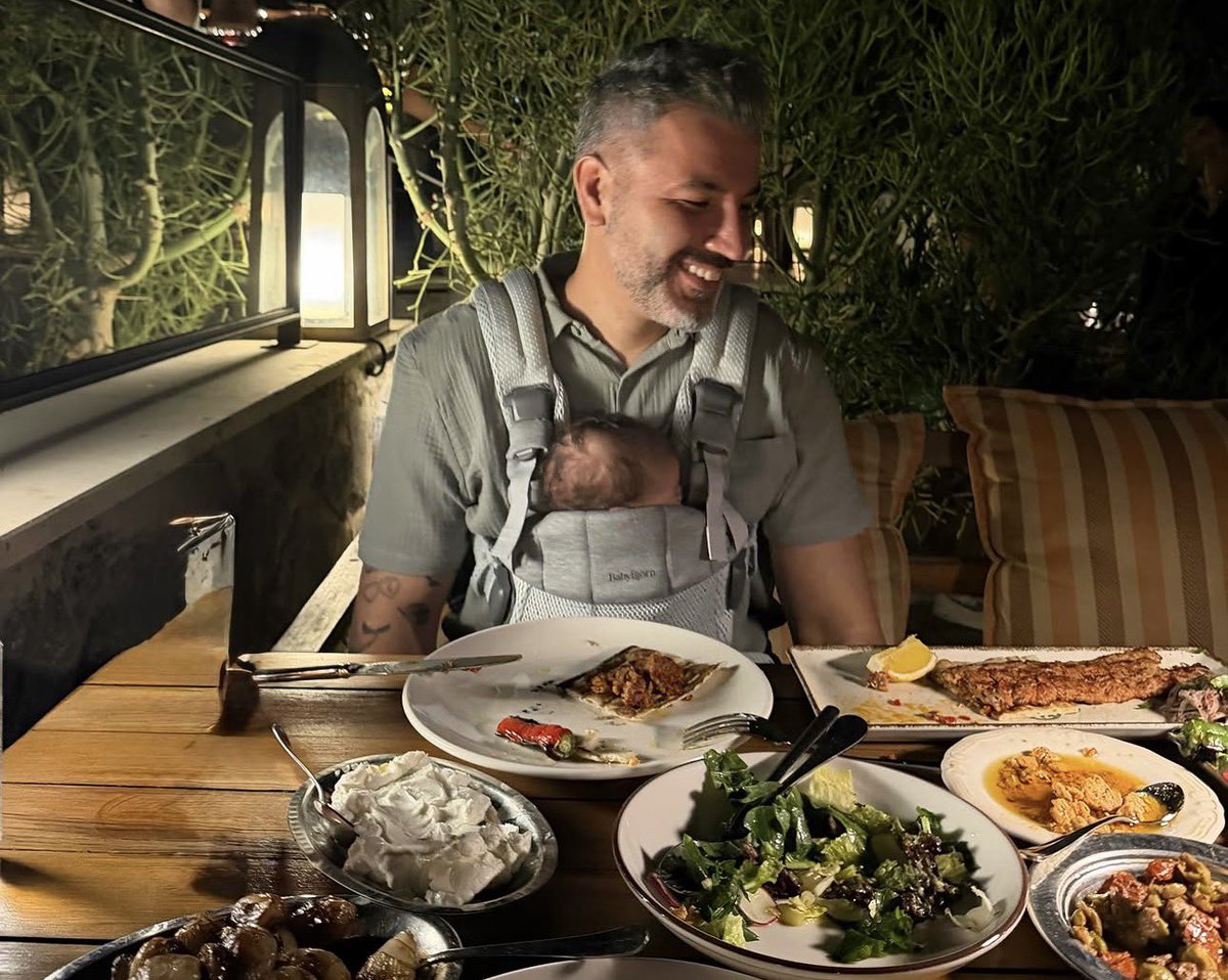 selimcanbilen's tweet photo. tolga akış uydurma bir suçtan tutuklanalı bugün tam 1 ay oldu, konu dedikodu olunca gündemden geri kalmayanlar 2 aylık bebeğinin ömrünün yarısını babasından ayrı geçirmesine sebep olunduğunu da unutmasın https://t.co/ODAFHAlQ0e