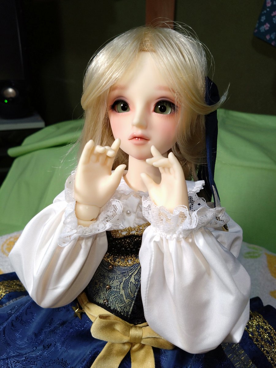 kakeru0629ike's tweet photo. きのう撮りました。ハムスターってどのくらいの大きさかな、ってしてる、ふみちゃんです。中１女子はハムスターに興味津々。
#スーパードルフィー
#うちのこかわいい https://t.co/Alnb5gzuum