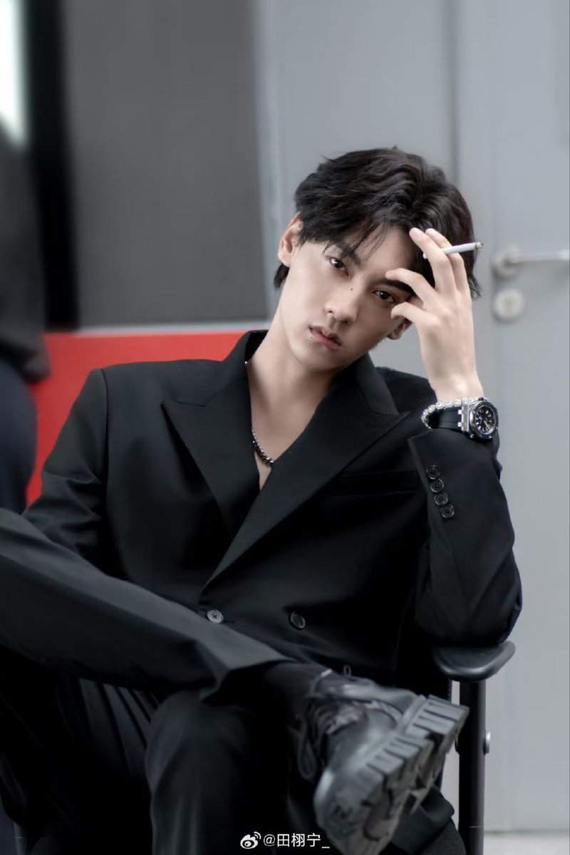 xning0919's tweet photo. 츠청 연기하는 전허녕 진짜 잘생겼고 
눈빛과 분위기가 너무 좋음 https://t.co/E55zrRhK6B