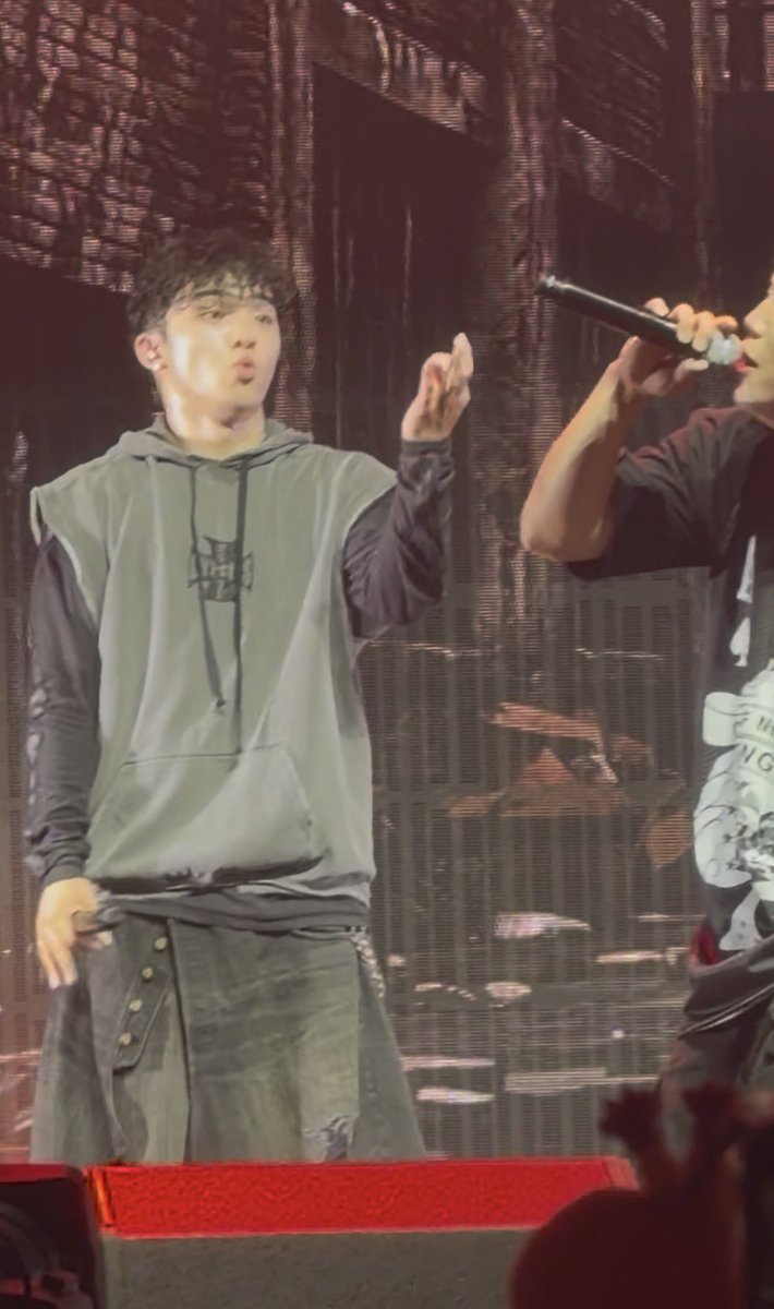 bf1107rk_'s tweet photo. Rondo🐉🧢

いや、何それ🤯🫶🏽
マイク🎤くるくるからの
シュントへのそれは反則🐉🤯🫠🫶🏽
気づいてニコってしてる？🧢🥹
96ブラーーー沼

#BF_WorldShowcase2026
#BF_World2026 🇹🇭 https://t.co/P5lJSH3Q5B