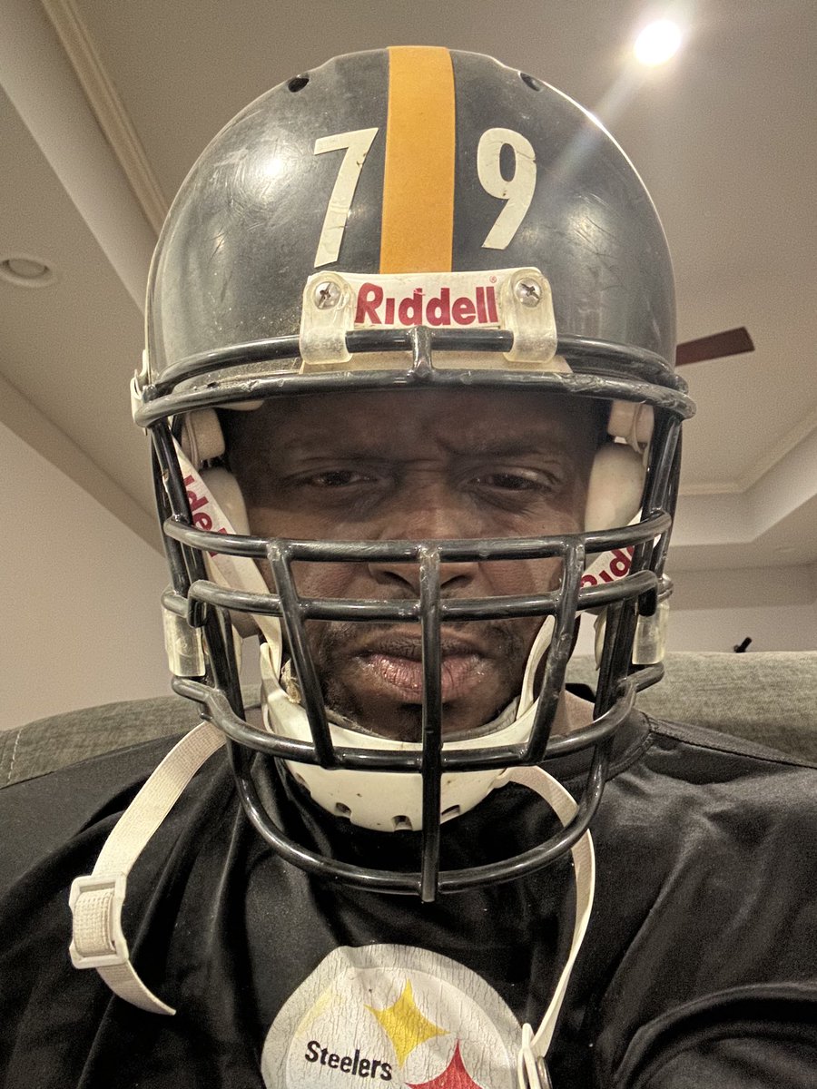TraiDay79's tweet photo. It’s MF’IN GAMEDAY!!!!! LFG!

If you see me in the produce aisle like this, don’t mind me.  Just know I’m locked in 😤

#HereWeGo https://t.co/SHnvBA9ZJt