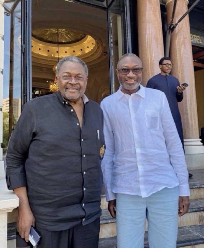 theAkoredeboy's tweet photo. Why do billionaire look cheap 🤔? https://t.co/YtLPB3JP5q