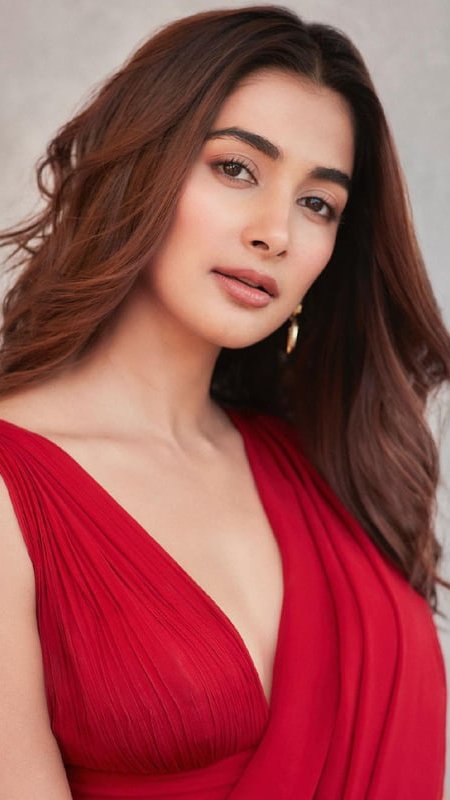prettypookee's tweet photo. POOJA Painting the town red❤️🎀 https://t.co/zAlyMAMBvH