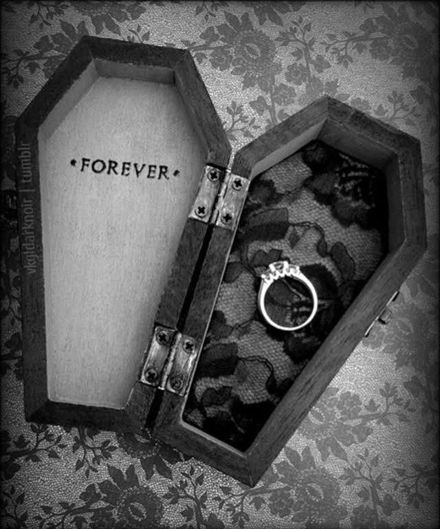 gothicornate_'s tweet photo. a love story with a gothic little twist 💍 https://t.co/ZBoDc7SkvK