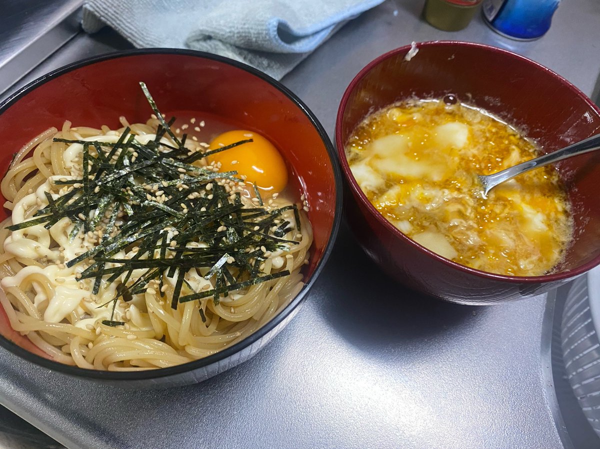 otukare_sama1's tweet photo. 久しぶりの自炊で

パスタで油そば作ってみたわけなんだけど
思いのほかうますぎてやばいんだがwwwwww

あと、即席卵スープ？もどきもうめぇ。 https://t.co/ozKyxsfKPT