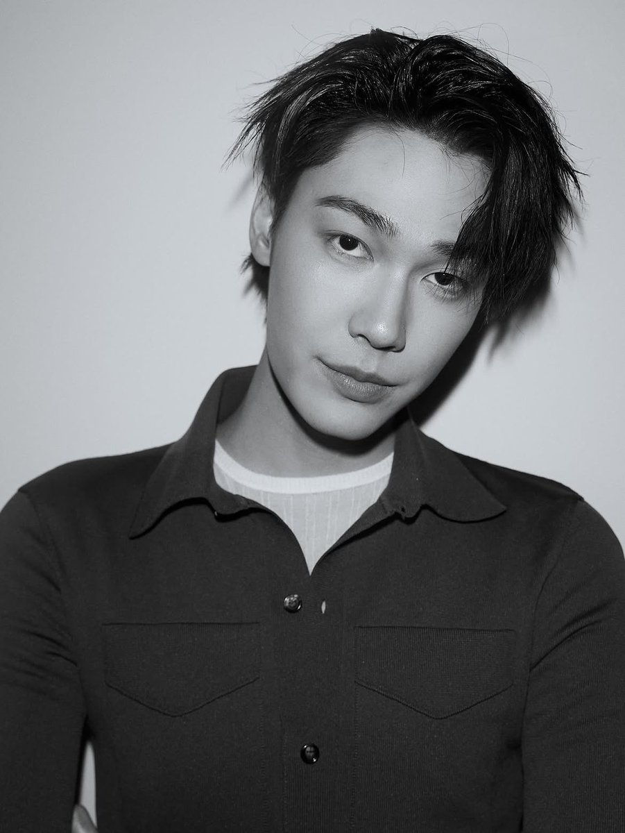 ktondawaytonjm's tweet photo. มิลานอย่าเล่นกับใจกรุงเทพฯ แบบนี้น้า i - i เค้ารักแกไม่ไหวแล้ว หนุ่มตี๋ยิ้มหวาน ลุคเสื้อพอดีตัว โอ้ย หมดทั้งใจให้แกแล้วเจ้าดิว bottega serve มาก อยู่ไม่ไหว ตาปิ้ง ๆ 🌟

#BottegaVenetaSummer2027 
#BottegaVenetaXDew 
#BottegaVeneta #dew_jsu https://t.co/98YMRFJCoc