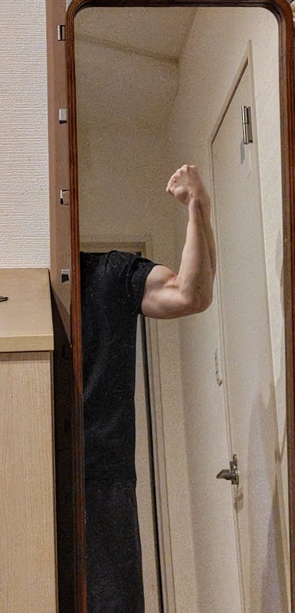 shibipuu's tweet photo. うでっ
もっとその辺の男性より差のある身体つきにしたいと買い物行って改めておもった
以上、その辺の男性からの報告でした！ https://t.co/Yw3FWOPw1k