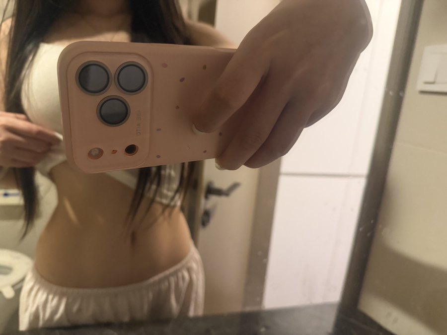 Pearl6nko's tweet photo. 这个点还有男生吗？

我想发照片🫣直接发！！！

有要看的吗？流言我直接给 https://t.co/DjbeS0AHrl