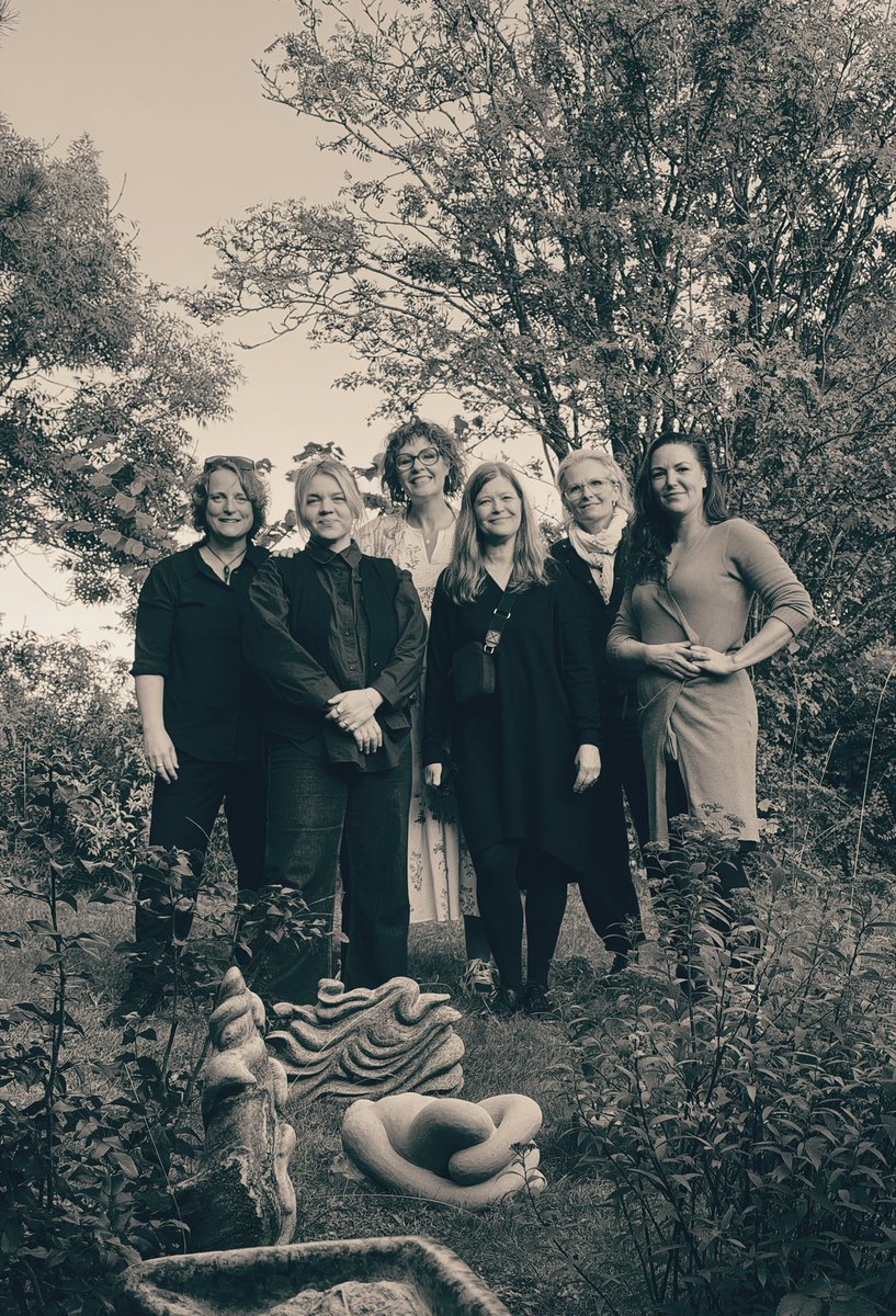 HenrietteHell's tweet photo. Eighth #artsistra meeting now at Freja Niemann Lundrup studio in #Svendborg
#artistmeeting #collab #sisterhood #danishart #samtidskunst https://t.co/xXz9PgNrda