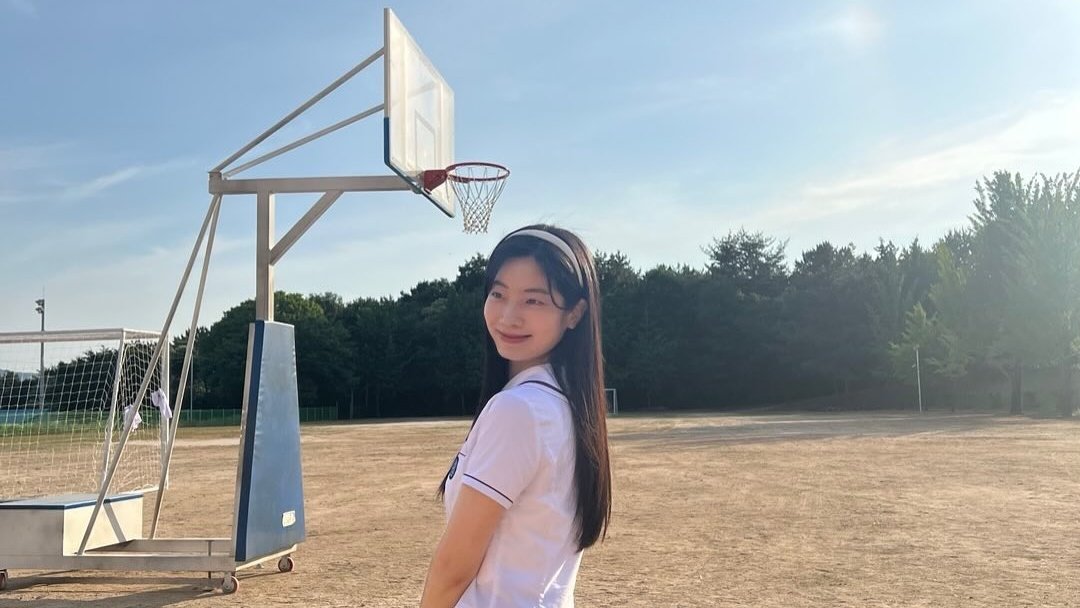outrodhk's tweet photo. seems like dahyun's early schedule yesterday is the start of Cloudy with Love's filming! https://t.co/uTlOSIrkWl