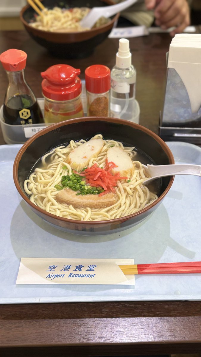 kenjigood91's tweet photo. なんとか（神戸へ）帰れそう。終電ギリギリやけど良かった。
初めての空港食堂で最後の沖縄そば✨
📍那覇空港 https://t.co/cWFVNycfdA