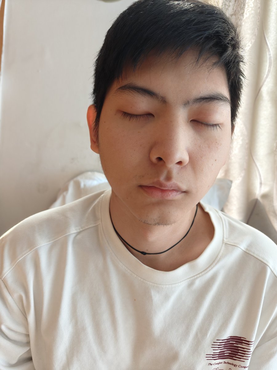 FirefistRusk's tweet photo. 蠢蠢的富二代，少爷平时睡不够，今天可以好好睡了，平时上厕所���要进蹲厕锁门，现在让我看看到底藏的什么宝贝
#迷 #迷直男 #直男 #迷玩 https://t.co/gmXADKvLwN