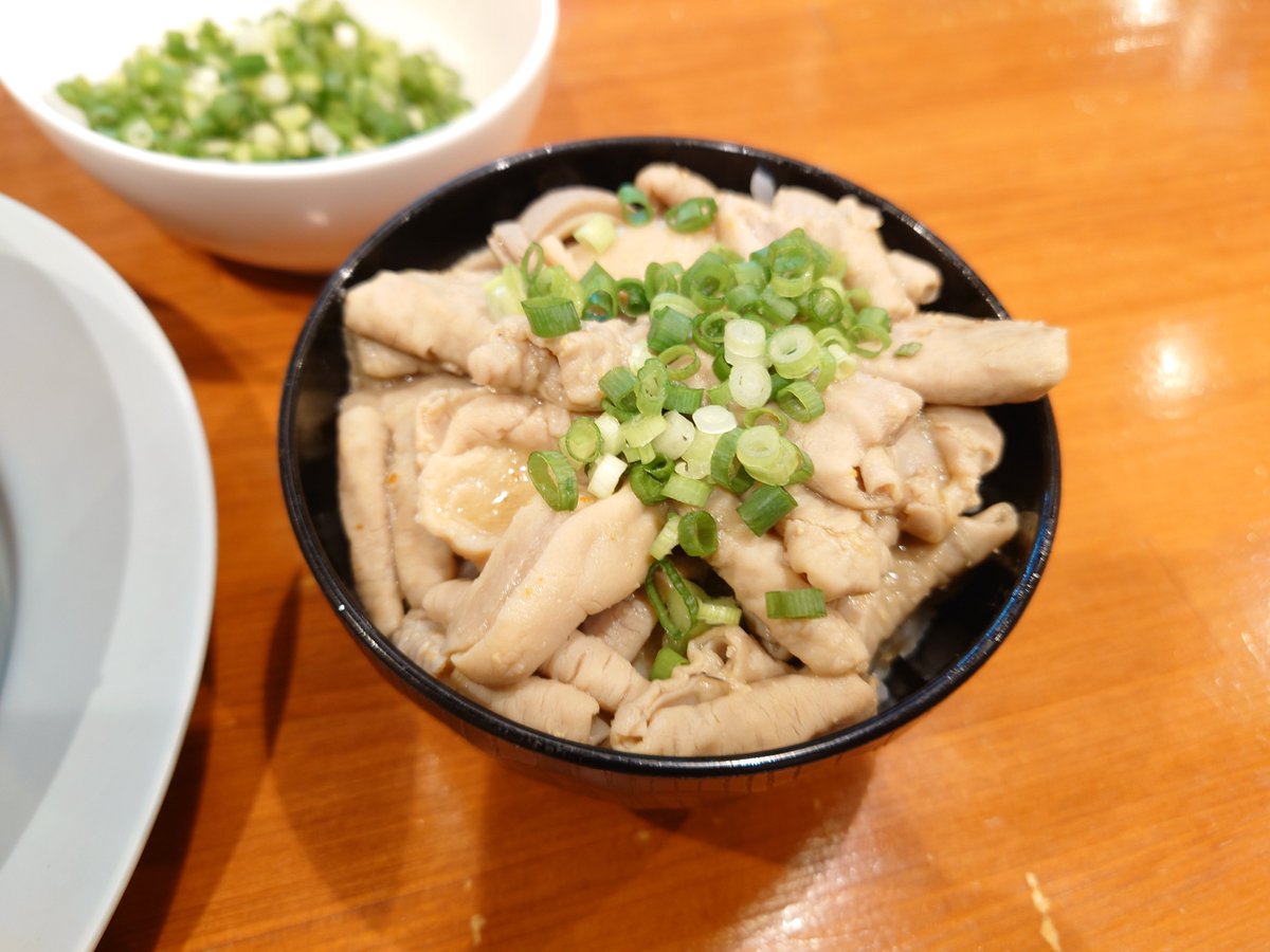 k8a2i8's tweet photo. 2026.09.27   開店待ち！
博多一路
●博多こってり(やわらか)
✦味付玉子🥚、ねぎ(別皿)、
   もつめし
✧替え玉×2 (はかた、ばりかた)

今回もラー友🍜と4人で🤤
今日も全てが最高でした😻
ごちそうさまでした🙏 https://t.co/Igxhe8XzOT