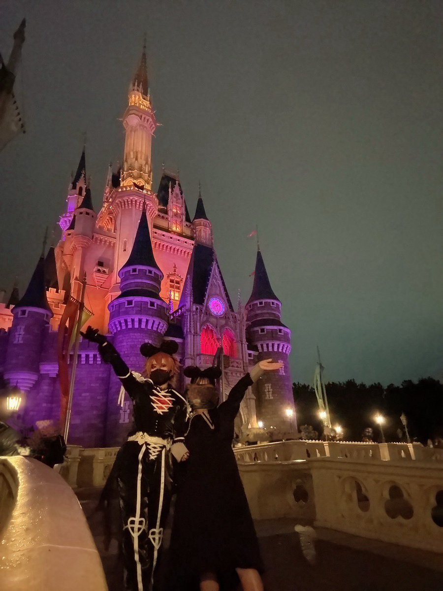ricchan_cos's tweet photo. 25日🏰行く予定だったけどwith♠️が前日に足大怪我して、カレッジパスポートな事もあり急遽お友達(🦇推し)にお願いしたら一緒に行ってくれた🥲

しかもせっかくだし❤️👻で行ったら?って言ってくれた、、優しいし嬉しすぎた👼🏻 

アトラク沢山乗れた❕👼🏻 https://t.co/94DoE4wEDq