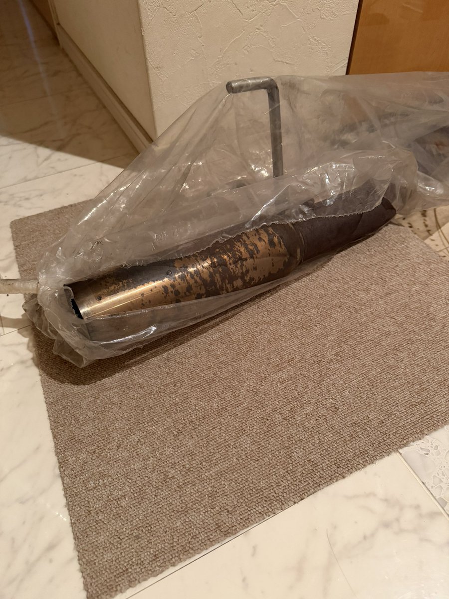 Aoto_CIVICR_FD2's tweet photo. ゼロファイターマフラー売ります。
リアピース　1万
中間A 1.5万
送料別
福岡近辺なら手渡しします。 https://t.co/4IwX3JKKsM